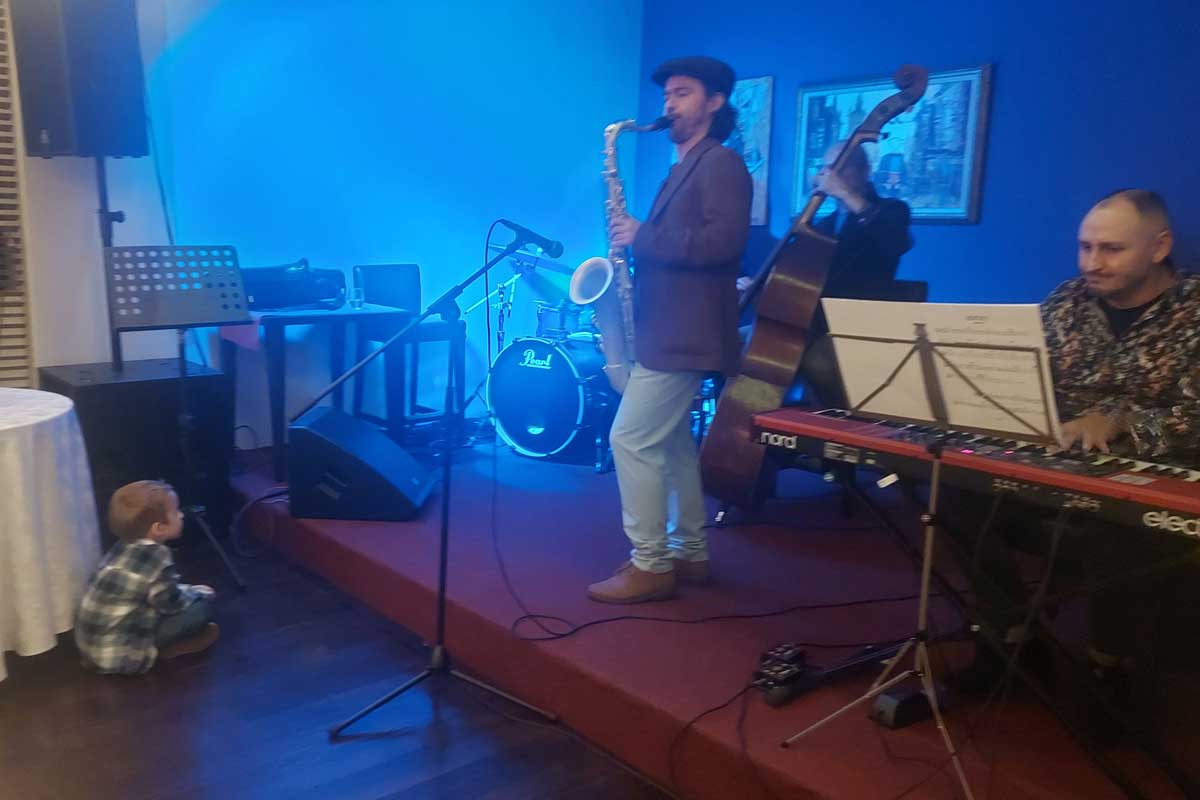 Milea La Cave si cel mai tanar fan