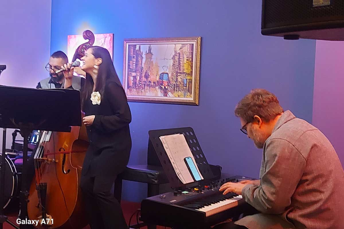Nadia Trohin Trio cu Adi Flautistu Albert Tajti La Cave 28.02
