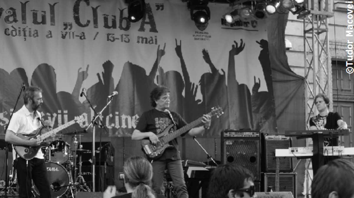 basorelief club A