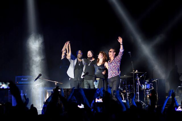 Beth Hart & His Band.jpg Beth Hart & His Band.jpg