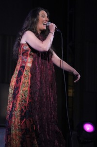 Dulce Pontes 2.jpg