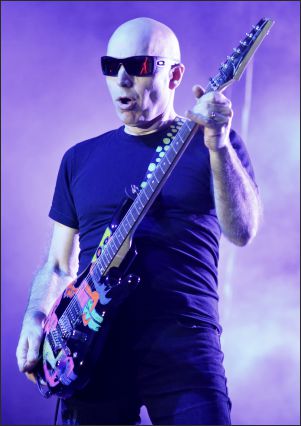 Joe Satriani 2015.jpg